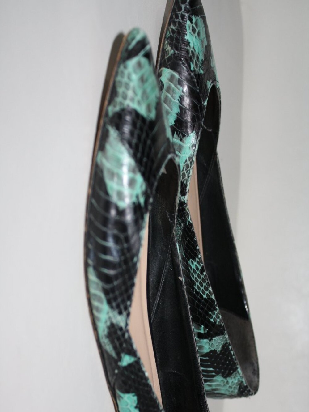 Loeffler Randall - Black & Teal Snakeskin Pointed Toe Flats -  Sz 8 - Picture 3 of 12